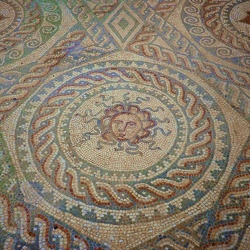 Romanes Eunt Domus